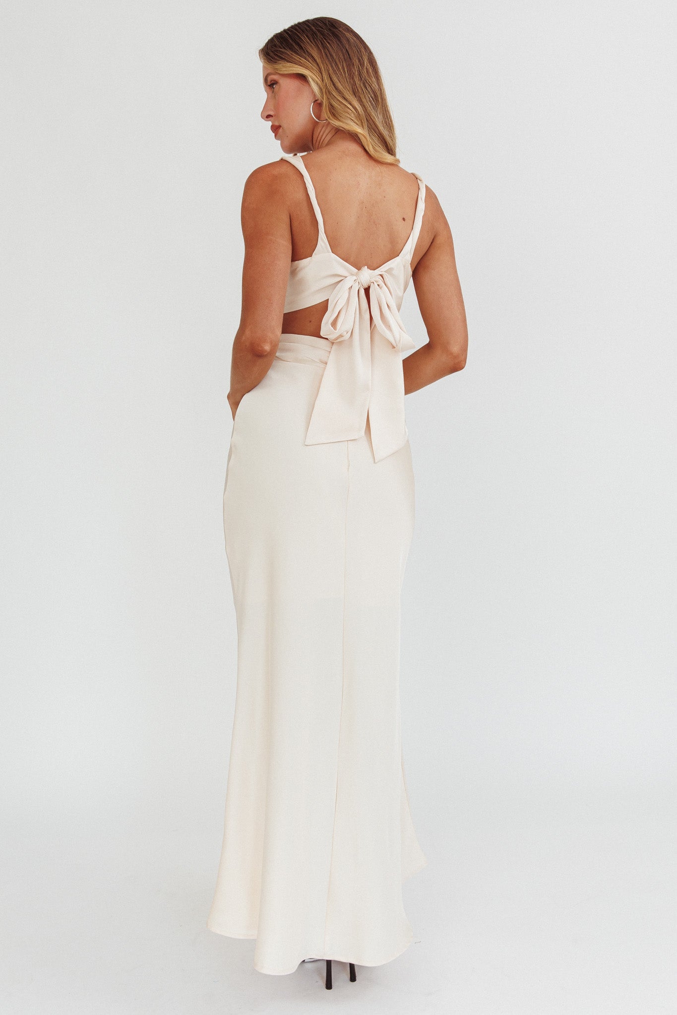 Shop the Harper Cut-Out Bow Back Maxi Dress Oyster | Selfie Leslie