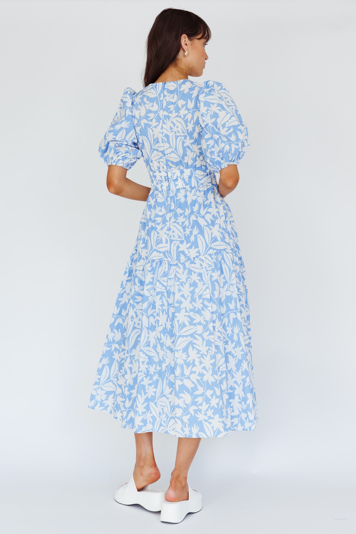 Shop the Summer Land V-Neckline Midi Dress Floral Blue | Selfie Leslie