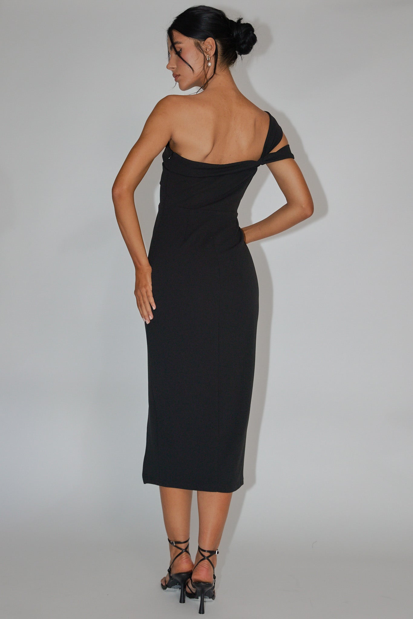 Shop the First Impressions One Shoulder Midi Dress Black | Selfie Leslie