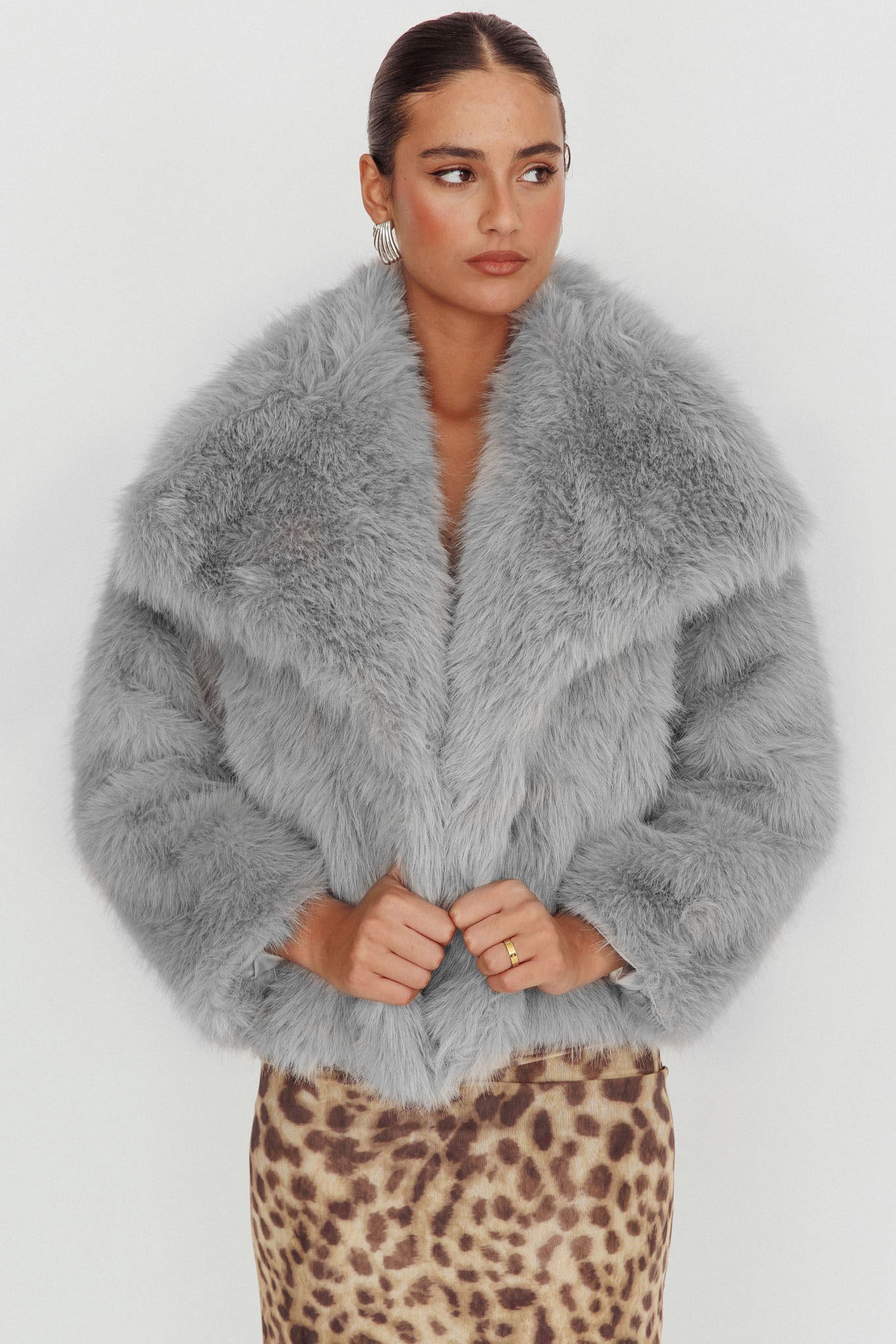 (NWT) EXPRESS/Size: outlet XS/ SUPER SOFT FAUX FUR JACKET