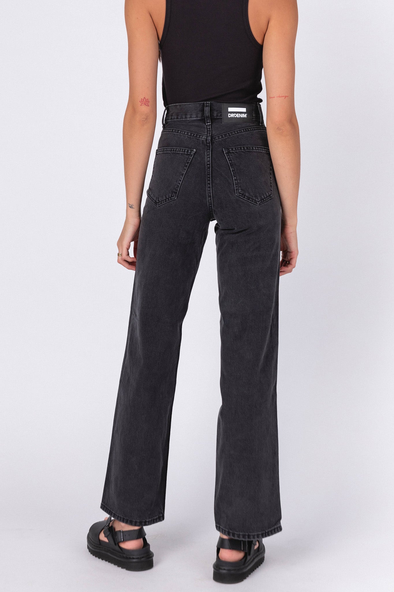 Shop the DR DENIM Echo Jeans Concrete Black | Selfie Leslie